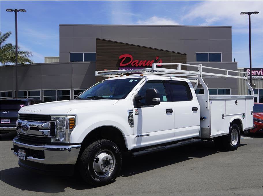 2018 Ford Super Duty F-350 DRW XLT Cab & Chassis 4D