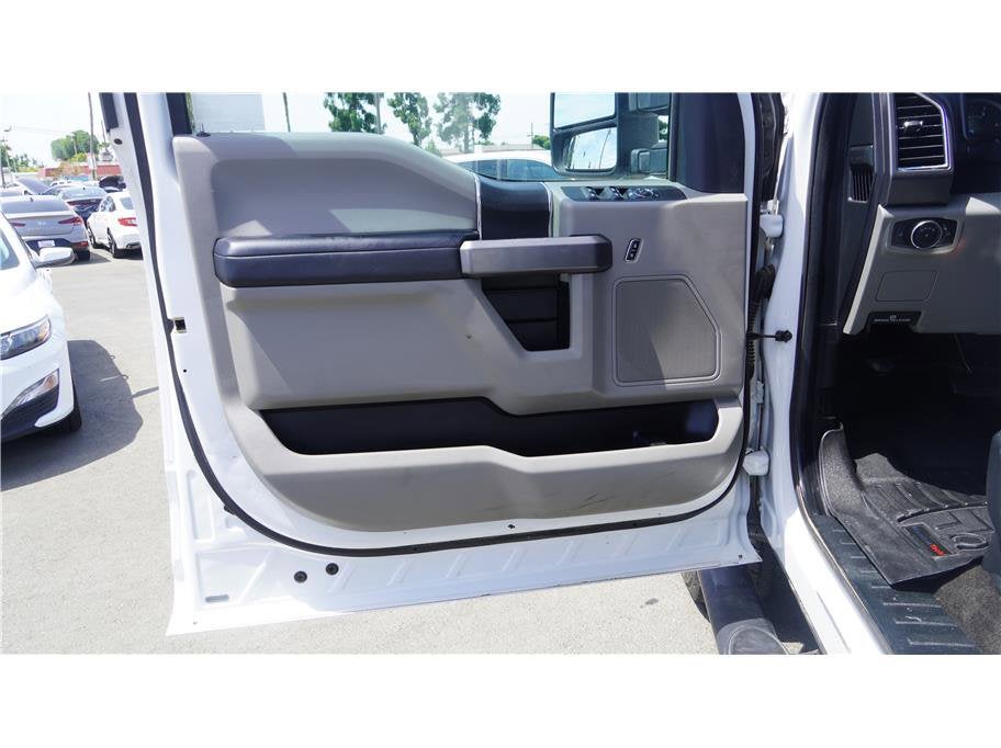 2018 Ford Super Duty F-350 DRW XLT Cab & Chassis 4D