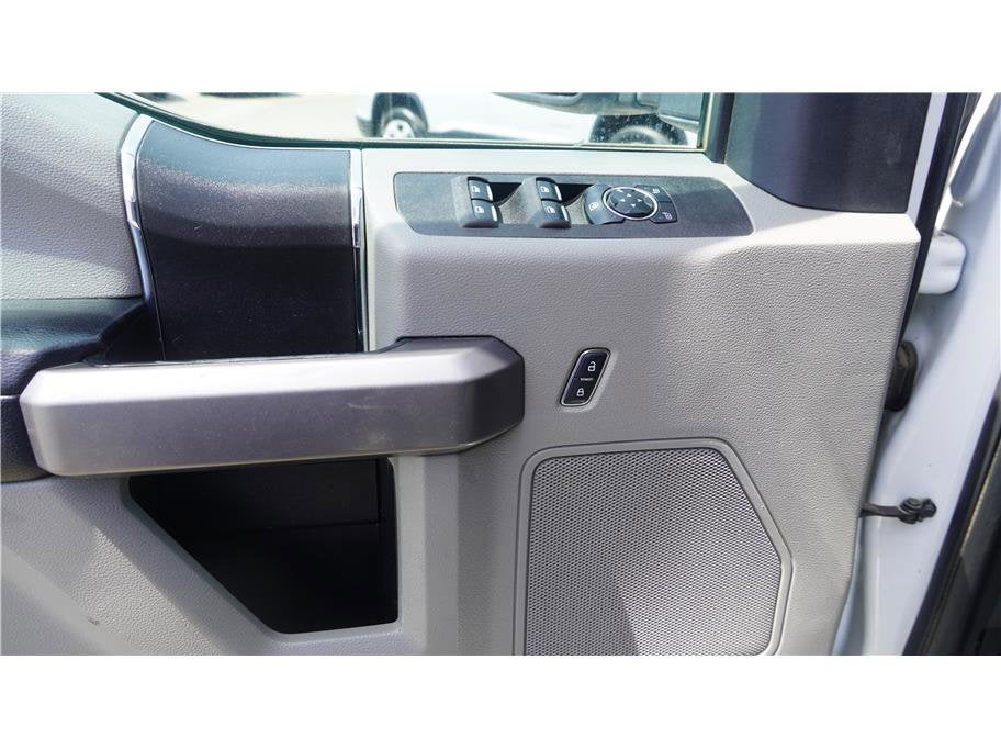 2018 Ford Super Duty F-350 DRW XLT Cab & Chassis 4D