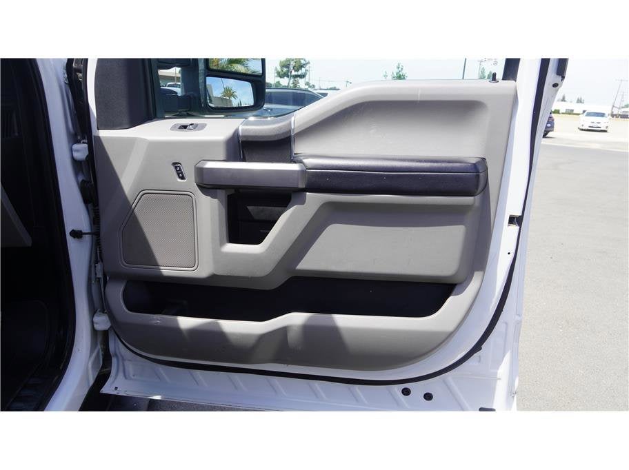 2018 Ford Super Duty F-350 DRW XLT Cab & Chassis 4D
