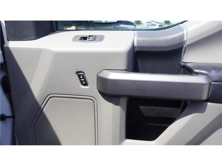 2018 Ford Super Duty F-350 DRW XLT Cab & Chassis 4D