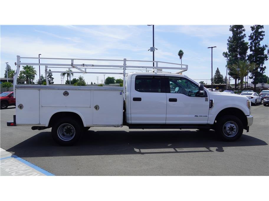 2018 Ford Super Duty F-350 DRW XLT Cab & Chassis 4D