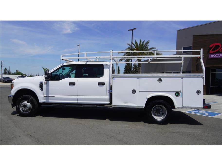 2018 Ford Super Duty F-350 DRW XLT Cab & Chassis 4D
