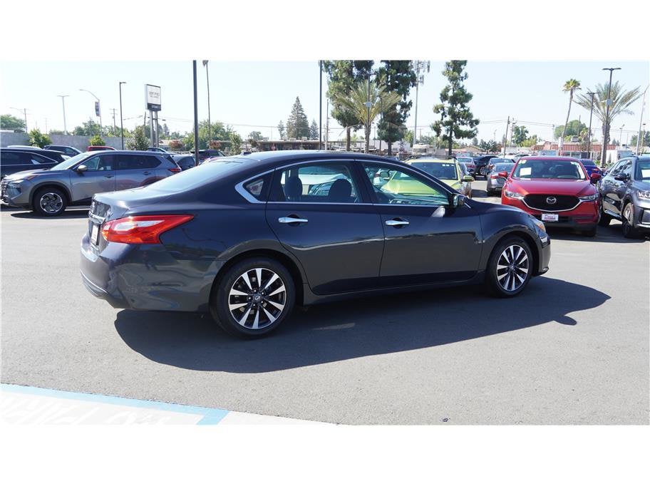 2017 Nissan Altima 2.5 SV Sedan 4D