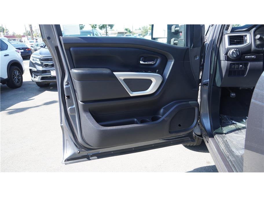 2017 Nissan Titan SV