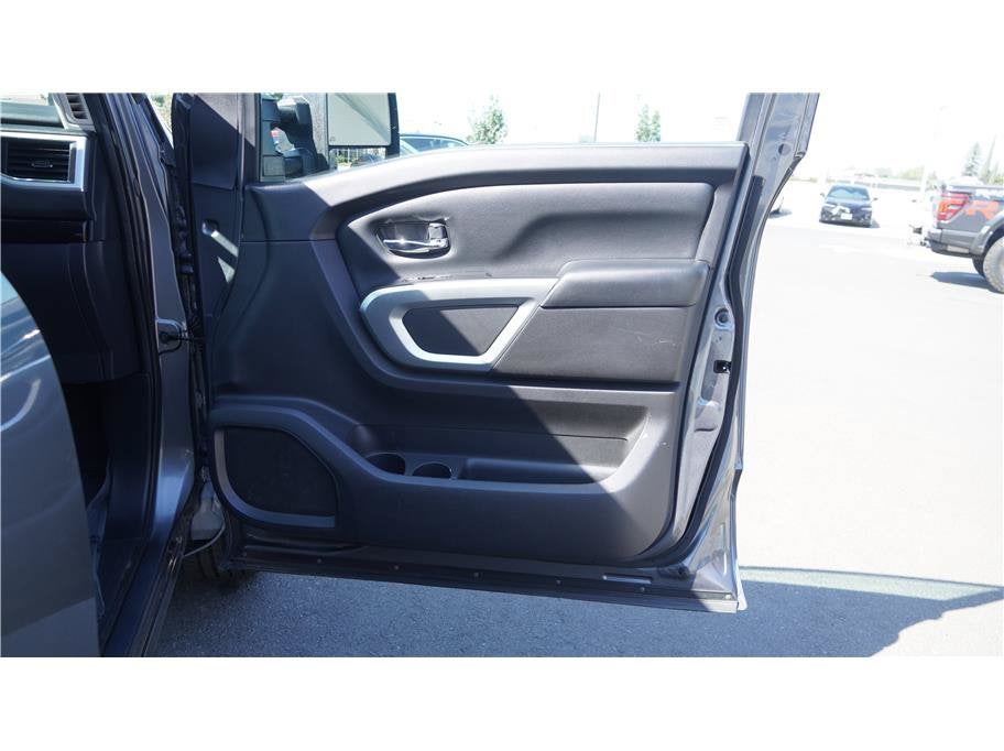 2017 Nissan Titan SV
