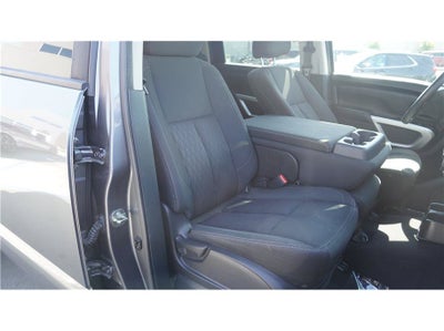 2017 Nissan Titan SV