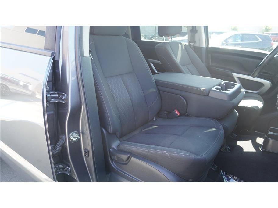 2017 Nissan Titan SV