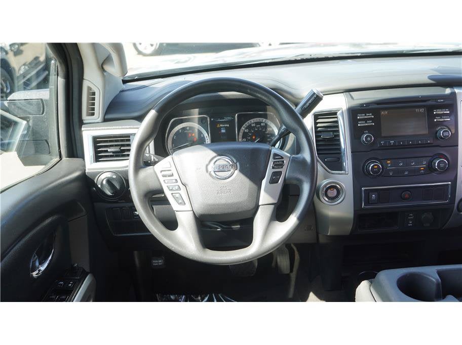 2017 Nissan Titan SV