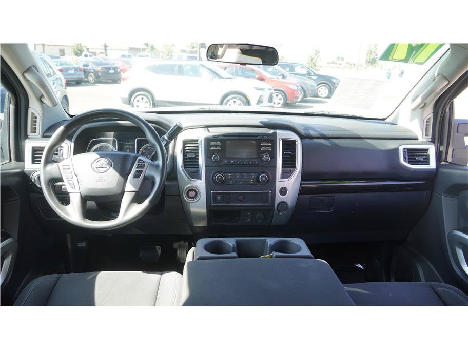 2017 Nissan Titan SV