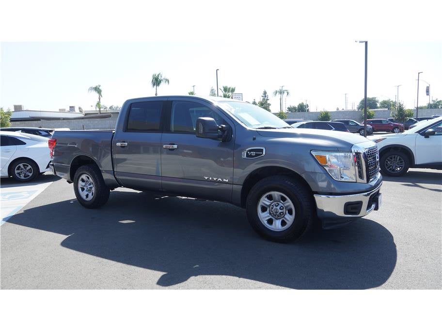 2017 Nissan Titan SV