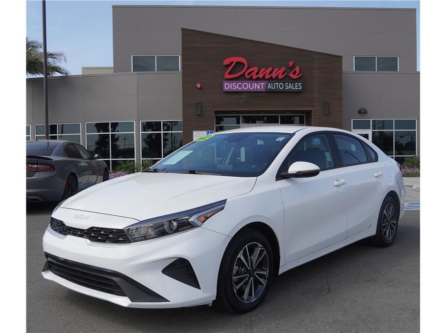 2023 Kia Forte LXS AT's photo
