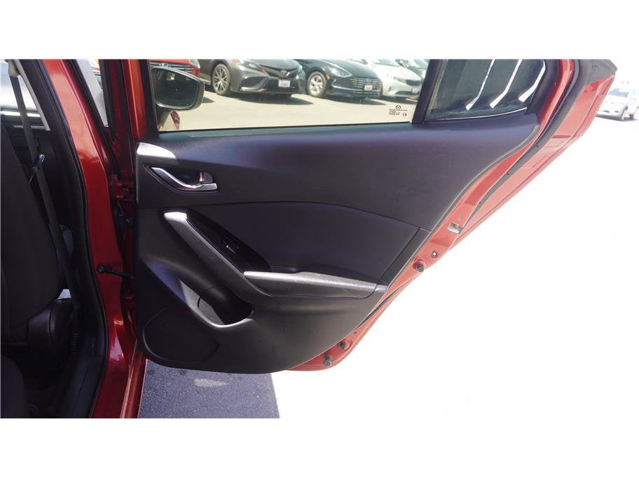 2018 Mazda Mazda3 4-Door Sport