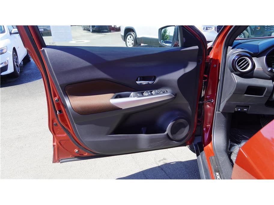 2020 Nissan Kicks SR