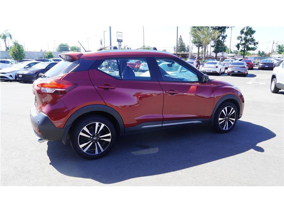 2020 Nissan Kicks SR