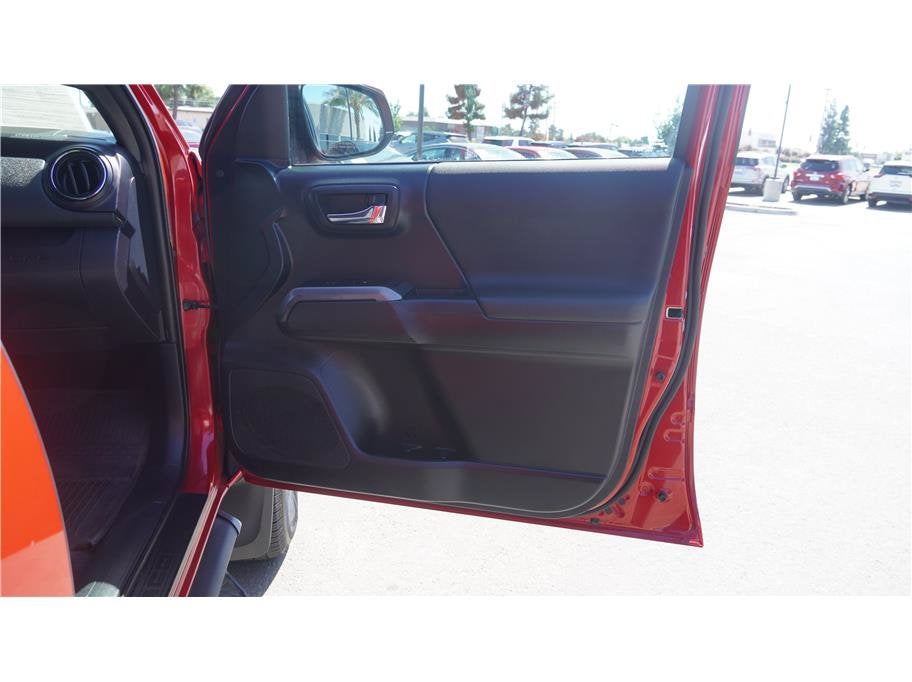 2018 Toyota Tacoma TRD Off-Road Pickup 4D 5 ft