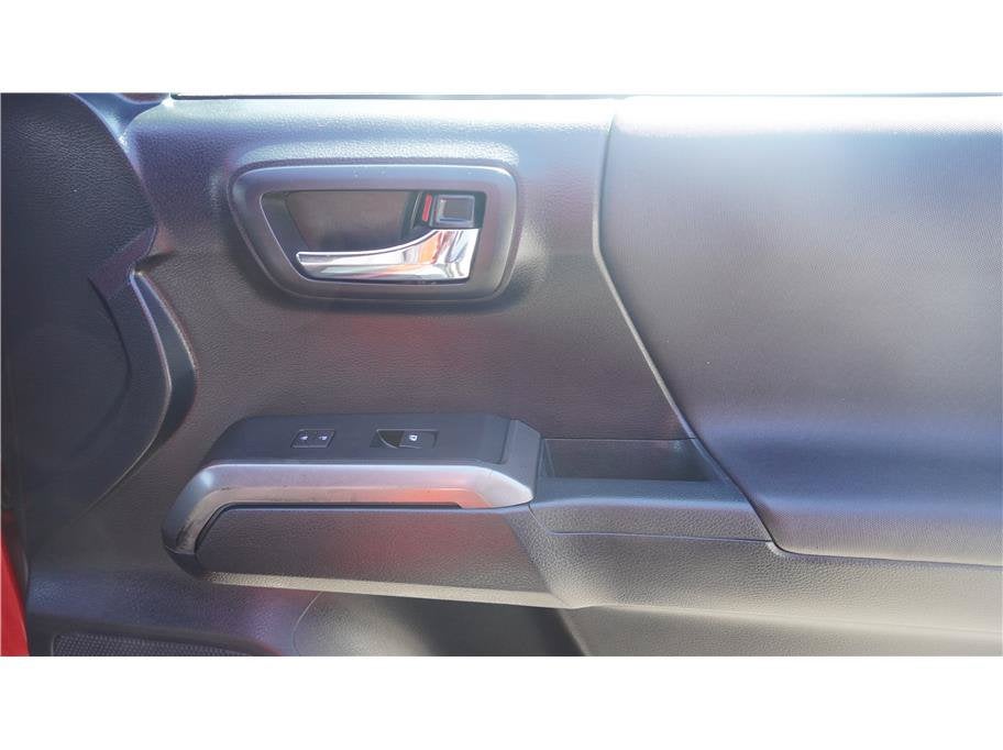 2018 Toyota Tacoma TRD Off-Road Pickup 4D 5 ft