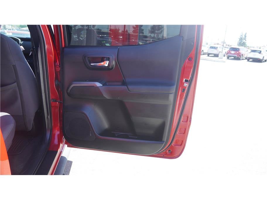 2018 Toyota Tacoma TRD Off-Road Pickup 4D 5 ft