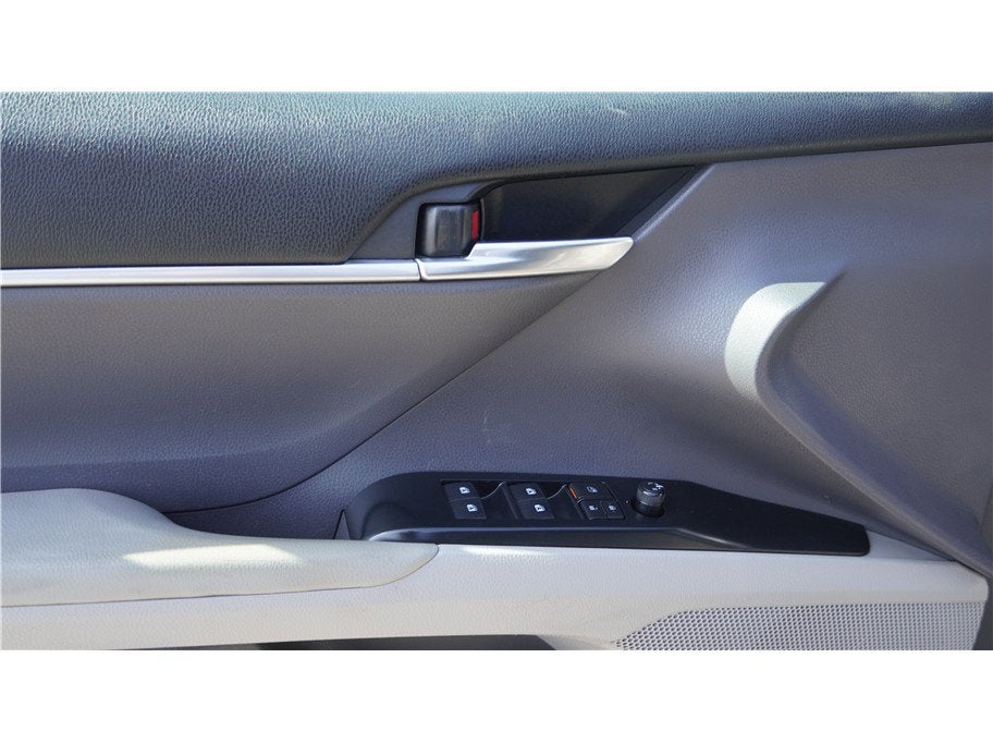2018 Toyota Camry SE Sedan 4D
