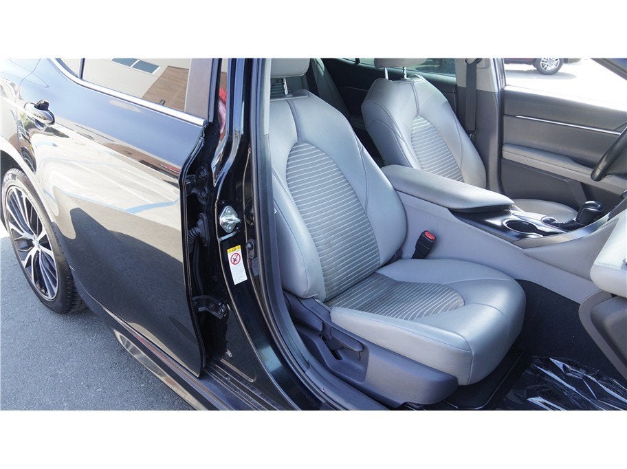 2018 Toyota Camry SE Sedan 4D