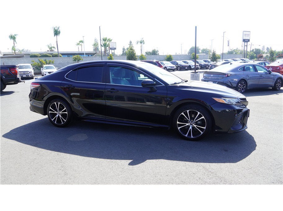 2018 Toyota Camry SE Sedan 4D