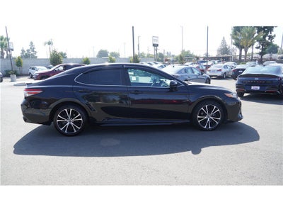 2018 Toyota Camry SE Sedan 4D