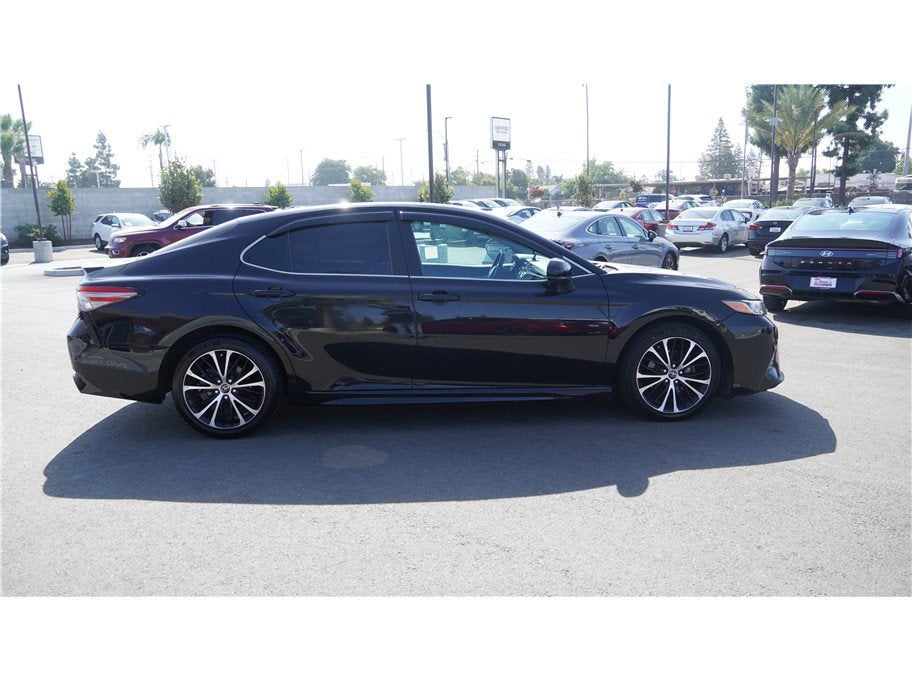 2018 Toyota Camry SE Sedan 4D