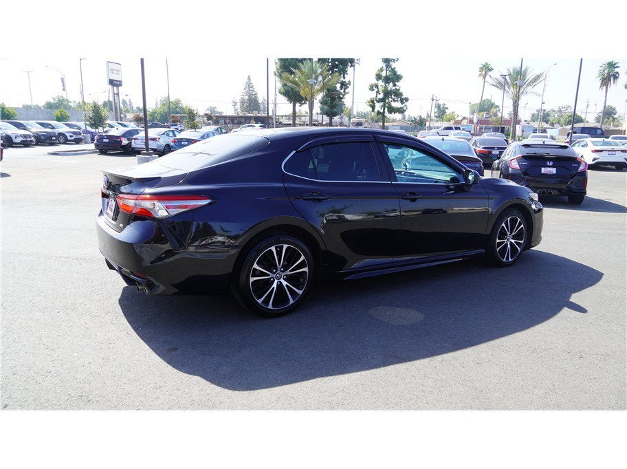 2018 Toyota Camry SE Sedan 4D