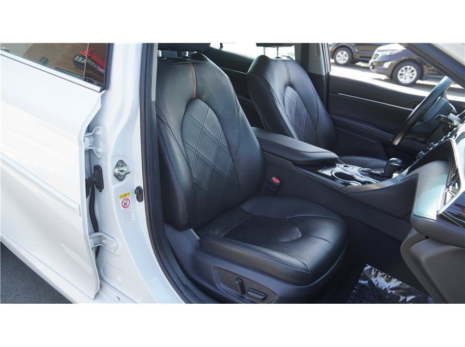 2018 Toyota Camry XLE Sedan 4D