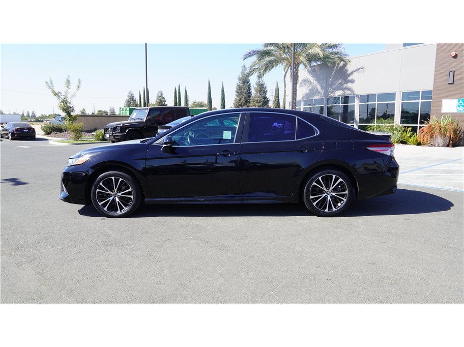 2018 Toyota Camry SE Sedan 4D