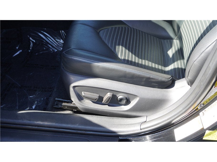 2018 Toyota Camry SE Sedan 4D
