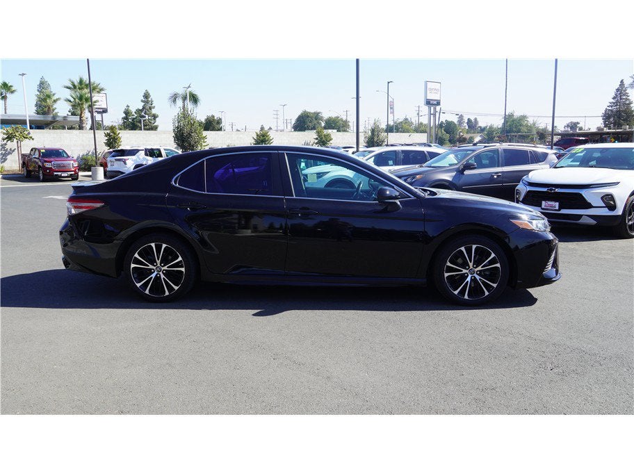 2018 Toyota Camry SE Sedan 4D