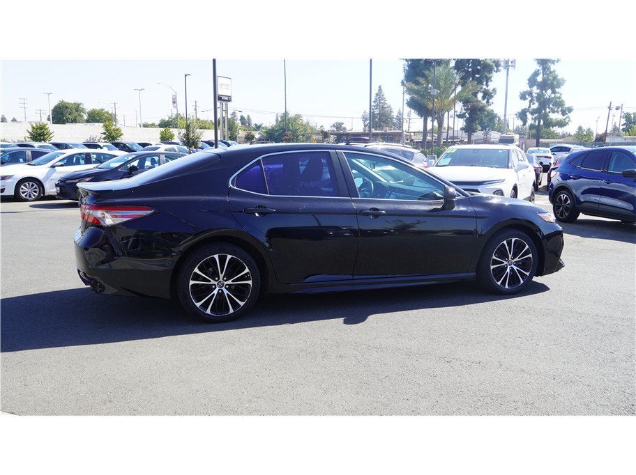 2018 Toyota Camry SE Sedan 4D