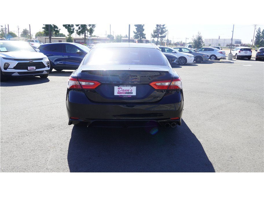 2018 Toyota Camry SE Sedan 4D