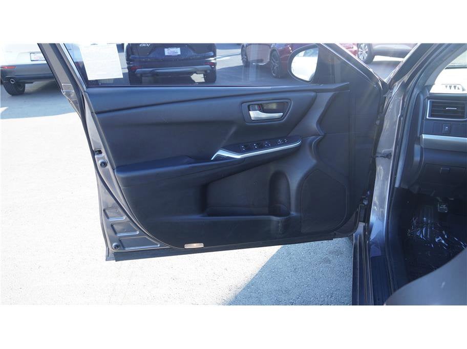 2015 Toyota Camry SE Sedan 4D