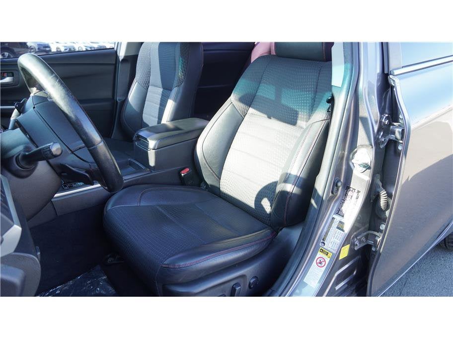 2015 Toyota Camry SE Sedan 4D