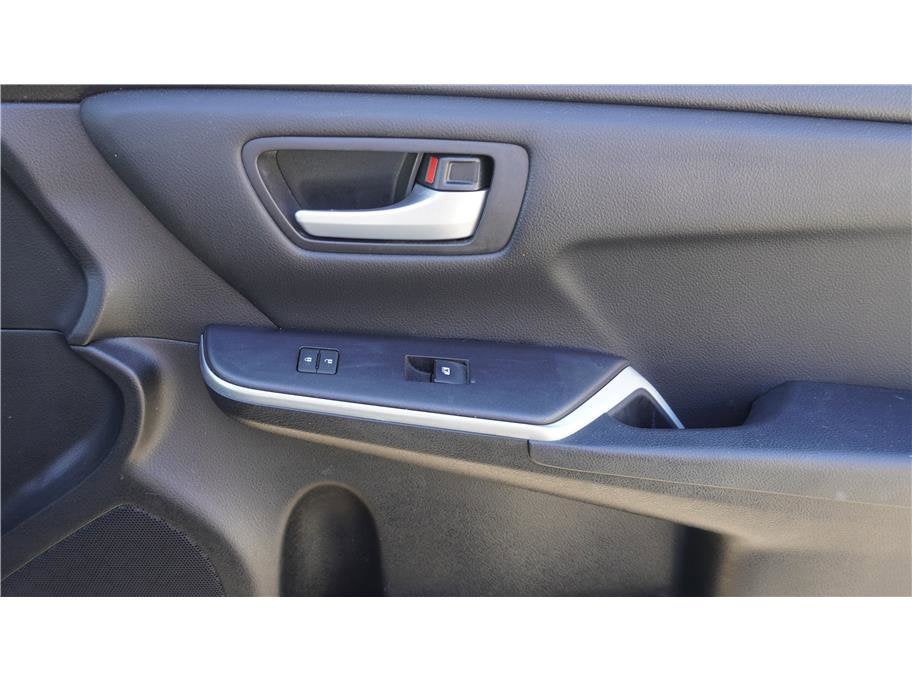 2015 Toyota Camry SE Sedan 4D