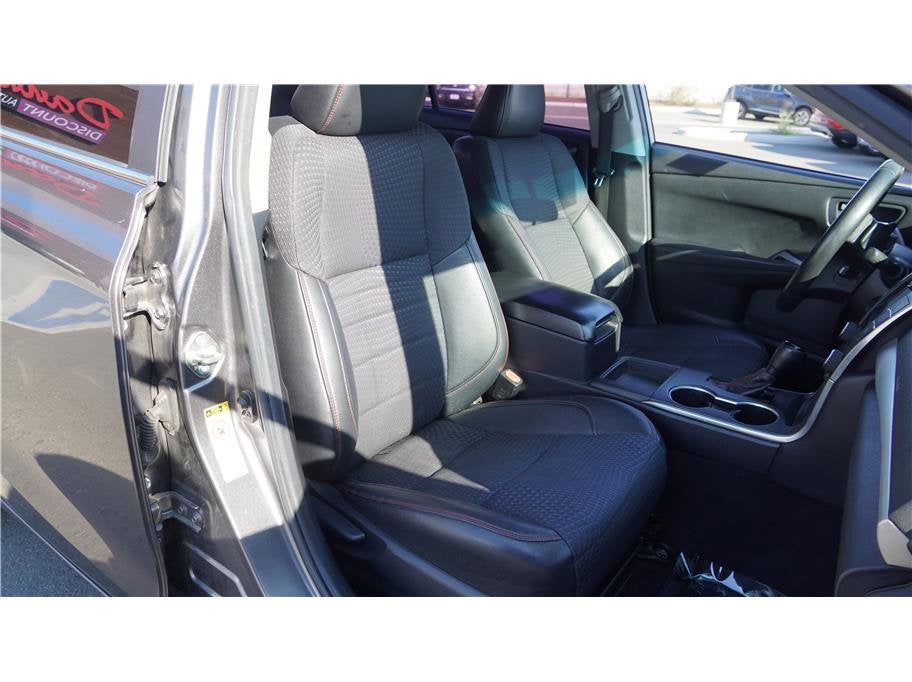 2015 Toyota Camry SE Sedan 4D