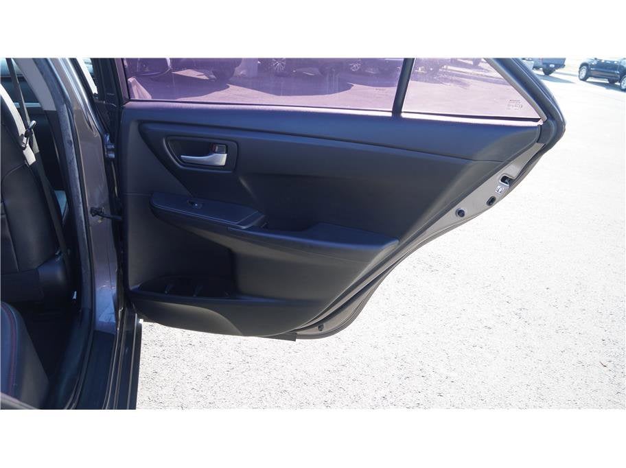 2015 Toyota Camry SE Sedan 4D