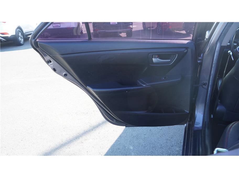 2015 Toyota Camry SE Sedan 4D