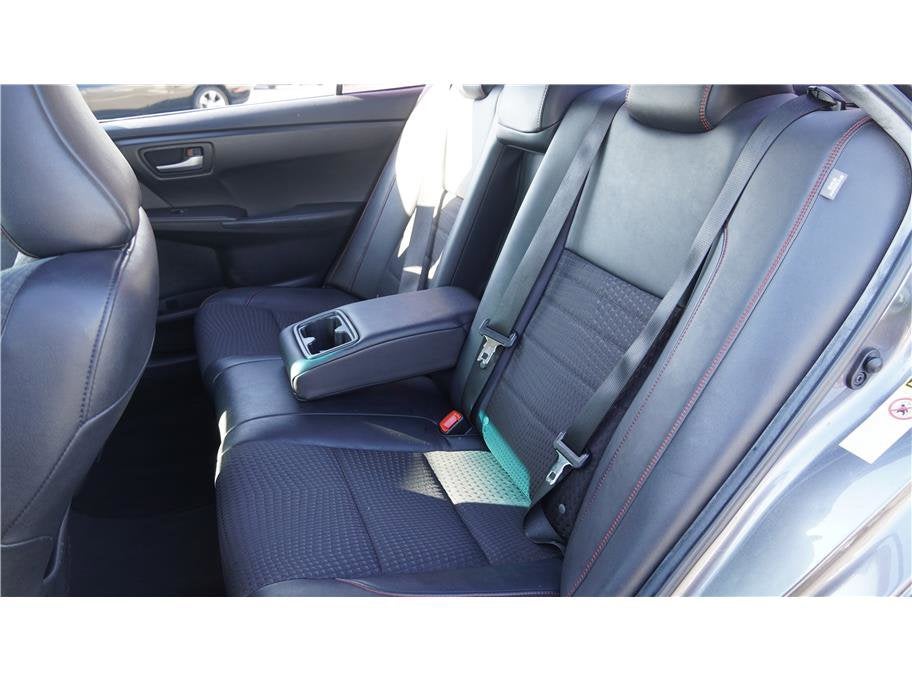 2015 Toyota Camry SE Sedan 4D