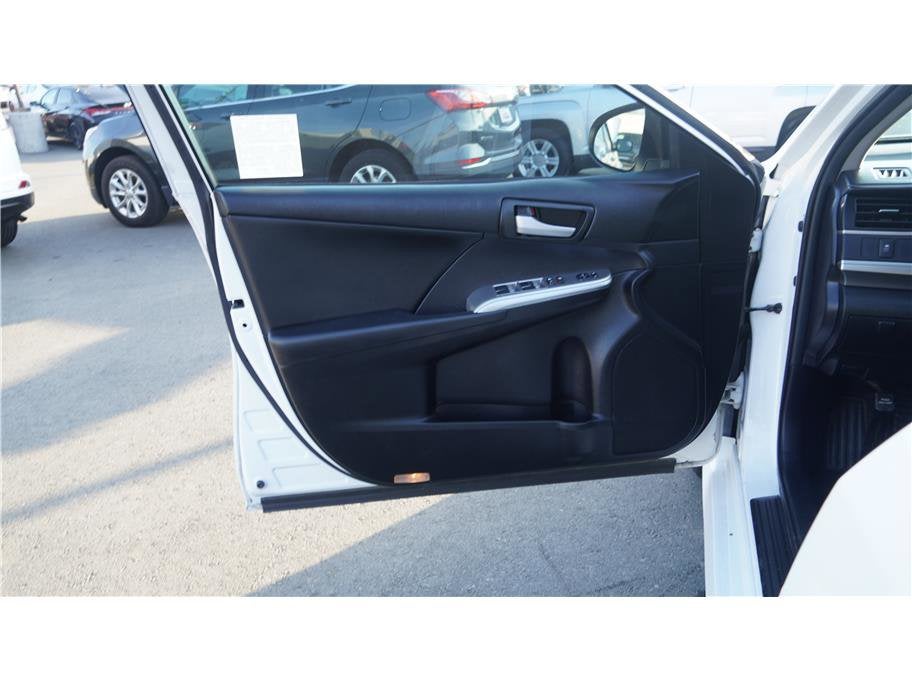 2014 Toyota Camry SE Sedan 4D