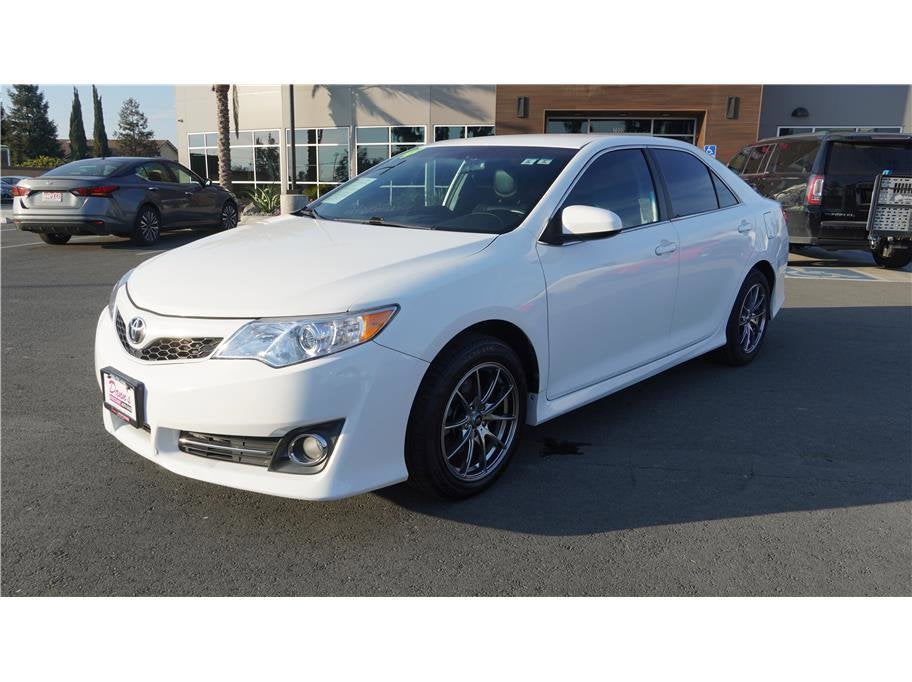 2014 Toyota Camry SE Sedan 4D