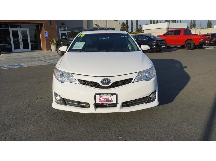 2014 Toyota Camry SE Sedan 4D