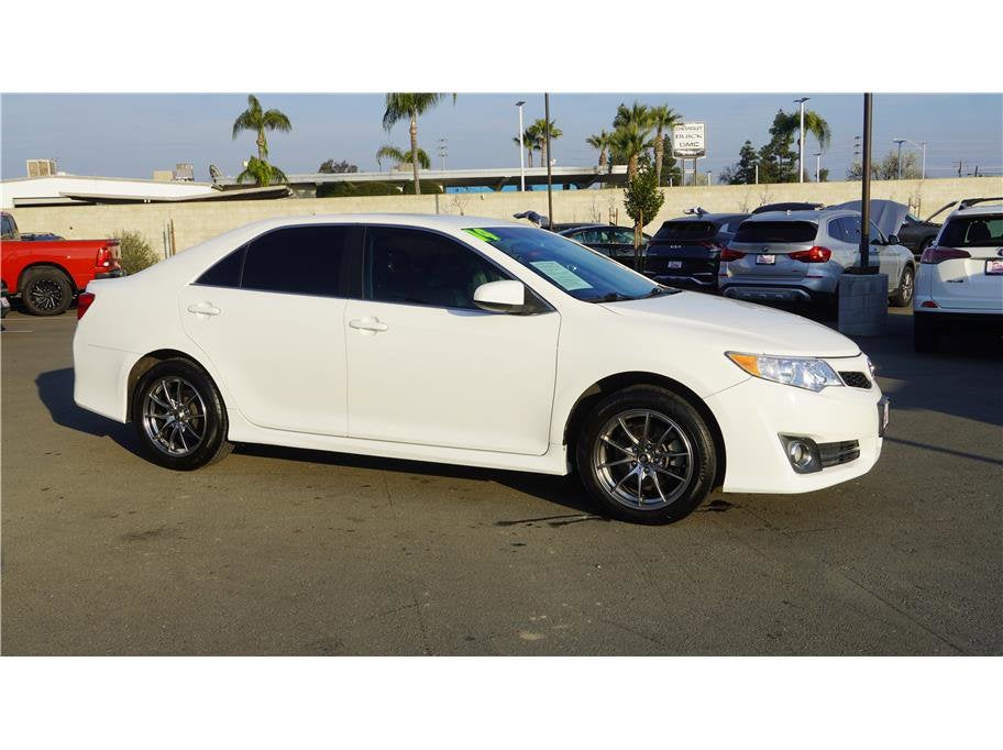 2014 Toyota Camry SE Sedan 4D
