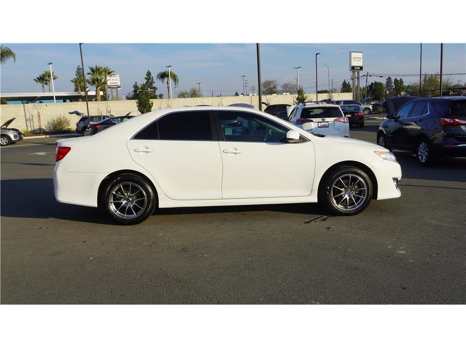 2014 Toyota Camry SE Sedan 4D