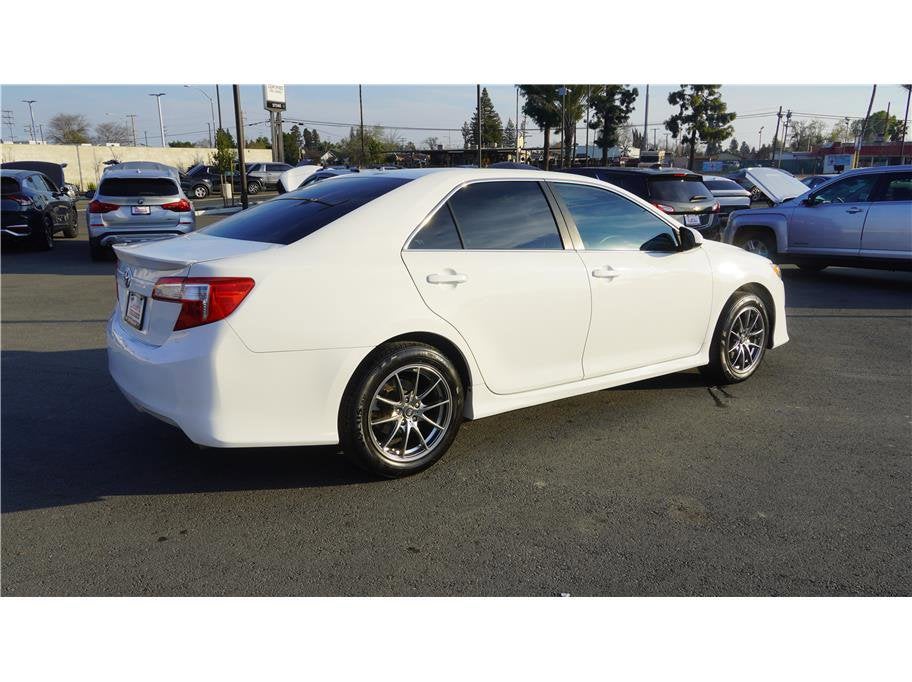 2014 Toyota Camry SE Sedan 4D