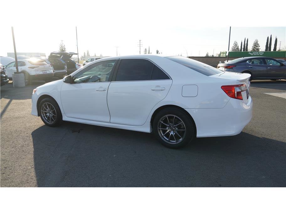 2014 Toyota Camry SE Sedan 4D