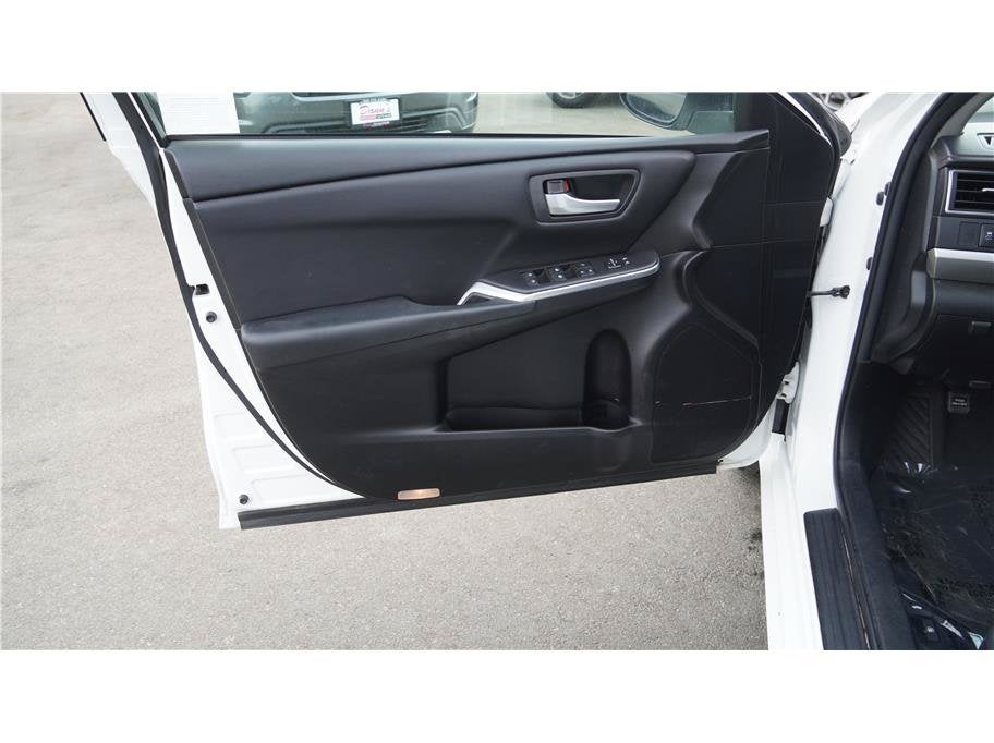 2017 Toyota Camry SE Sedan 4D