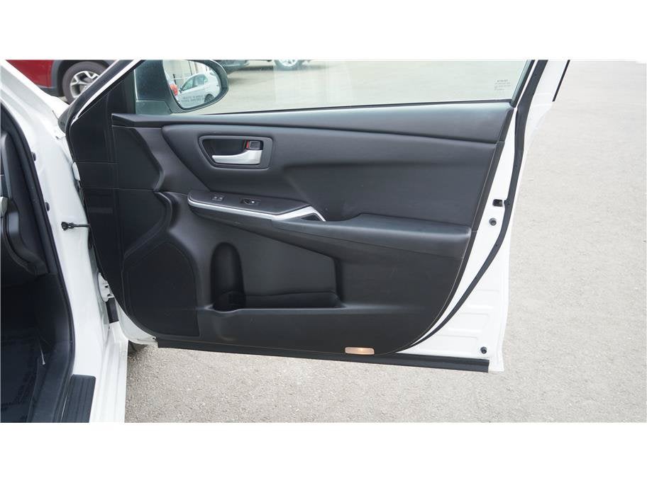 2017 Toyota Camry SE Sedan 4D